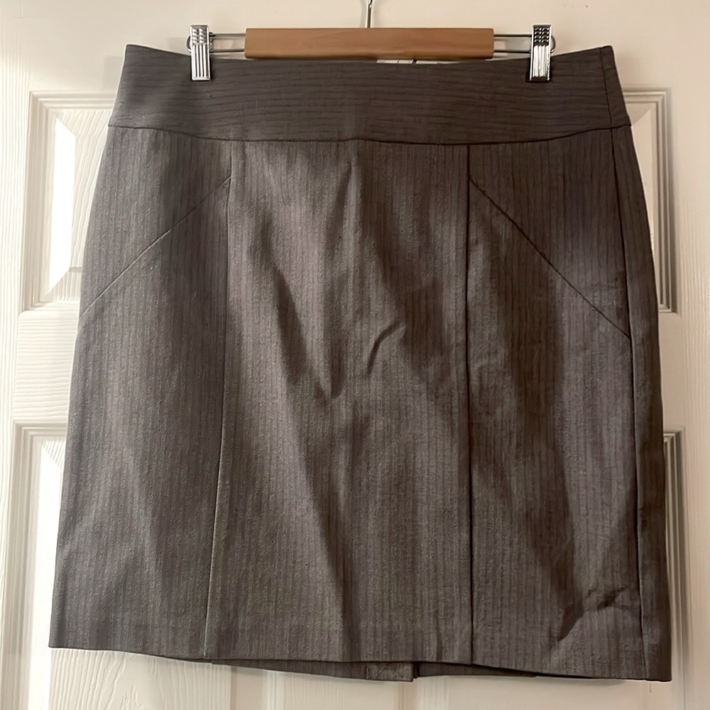 Banana Republic skirt. Size 14. NWT.